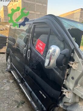 Renault Trafic Sağ Ön Kapı çıkma parça