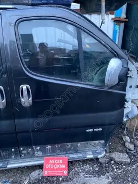 Renault Trafic Sağ Ön Kapı çıkma parça
