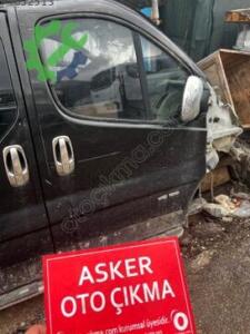 Renault TRAFİC SAĞ ÖN KAPI