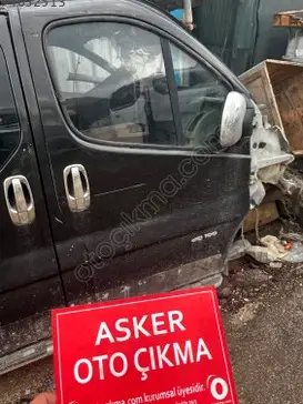 Renault Trafic Sağ Ön Kapı çıkma parça