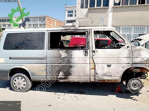 Volkswagen Transporter Sağ Çamurluk çıkma parça