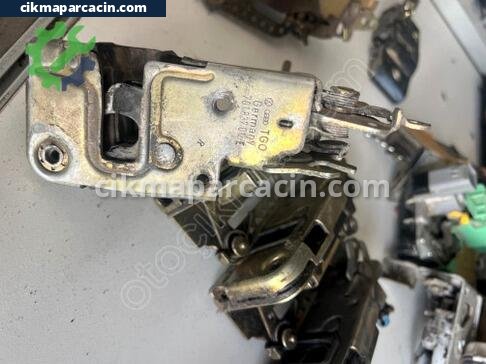 Volkswagen Transporter Sağ Kapı Kilidi çıkma parça