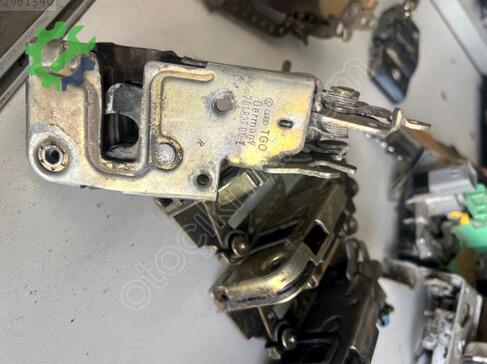 Volkswagen Transporter Sağ Kapı Kilidi çıkma parça