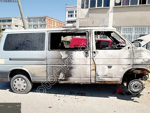 Volkswagen Transporter Sağ Kapı çıkma parça