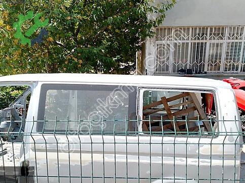 Volkswagen Transporter Sol Çamurluk çıkma parça