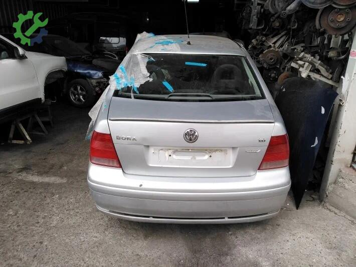 Volkswagen Bora Arka Çamurluk çıkma parça