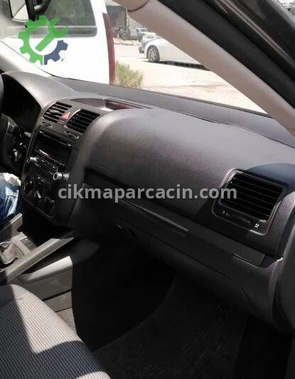 Volkswagen Jetta Göğüs çıkma parça