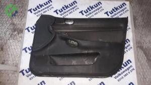 AUDİ A4 1997-2004 MODEL ÖN SAĞ KAPI DÖŞEMESİ 8D0867106