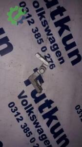 VW CADDY 2004-2012 MODEL SAĞ ÖN ÜST KAPI MENTEŞESİ 6Q0831402B