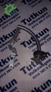 VW PASSAT 2006-2012 MODEL SAĞ BAGAJ MENTEŞESİ 3C5827302B
