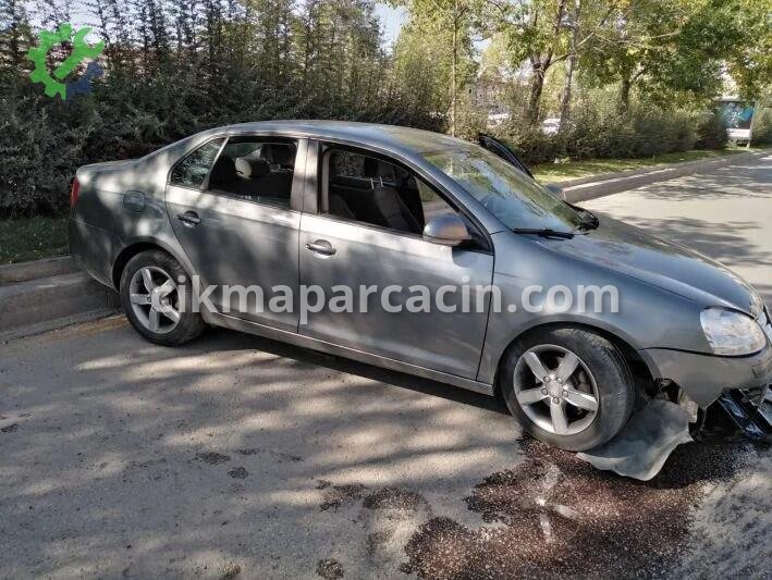 Volkswagen Jetta Sağ Arka Kapı çıkma parça