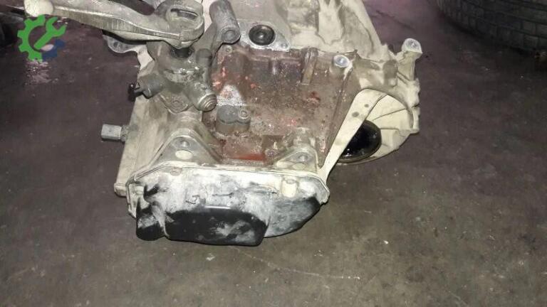 Volkswagen Passat Şanzıman çıkma parça