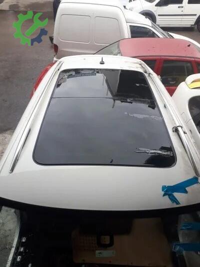 Volkswagen Tiguan Cam Tavan çıkma parça