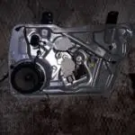 VW TİGUAN 2011-2014 MODELER ARASI SAĞ ÖN CAM KİRKOSU
