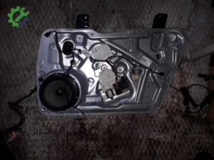 VW TİGUAN 2011-2014 MODELER ARASI SAĞ ÖN CAM KİRKOSU