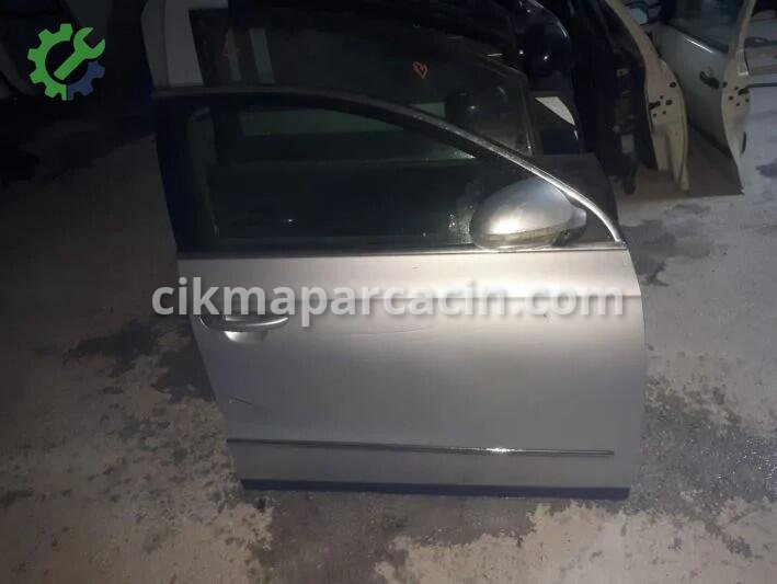Volkswagen Passat Sağ Ön Kapı çıkma parça