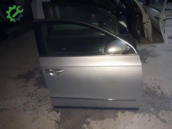 Volkswagen Passat Sağ Ön Kapı çıkma parça
