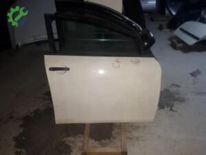 SEAT LEON BEYAZ RENK SAĞ ÖN KAPI