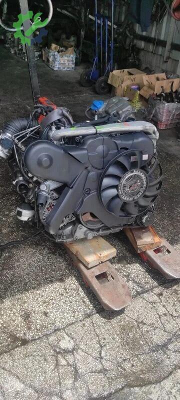 Audi A4 Sandık Motor çıkma parça