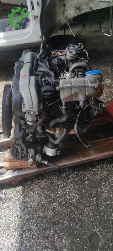 Audi A4 Sandık Motor çıkma parça