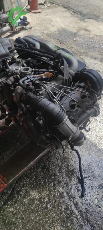 Audi A4 Sandık Motor çıkma parça