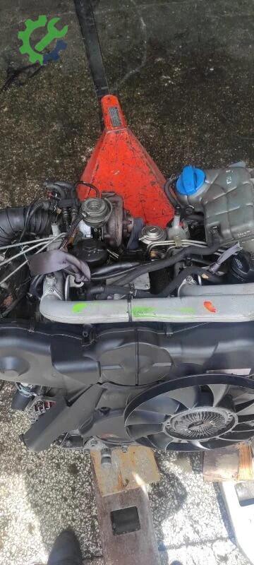 Audi A4 Sandık Motor çıkma parça