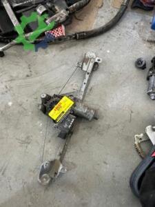 Opel Vectra b sağ arka cam krikosu