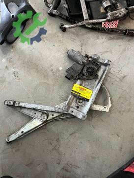 Opel Vectra Sağ Ön Cam Krikosu çıkma parça