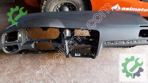 Volkswagen Golf Torpido çıkma parça