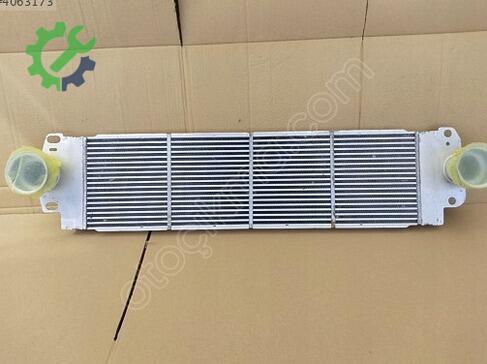 Volkswagen Transporter Intercooler Radyatörü 7H0145804A çıkma parça