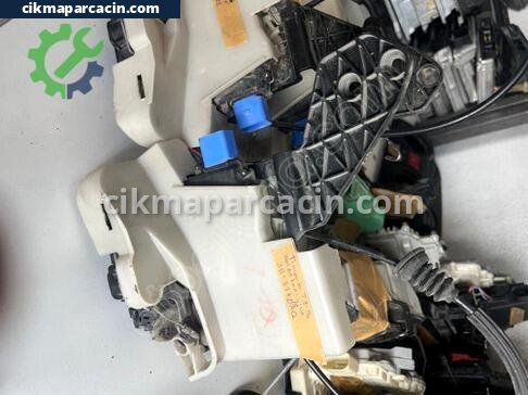 Volkswagen Transporter Sol Ön Kapı Kilidi çıkma parça
