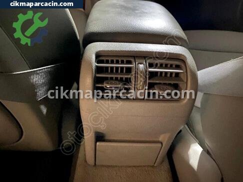Mercedes-Benz C Serisi Orta Konsol çıkma parça