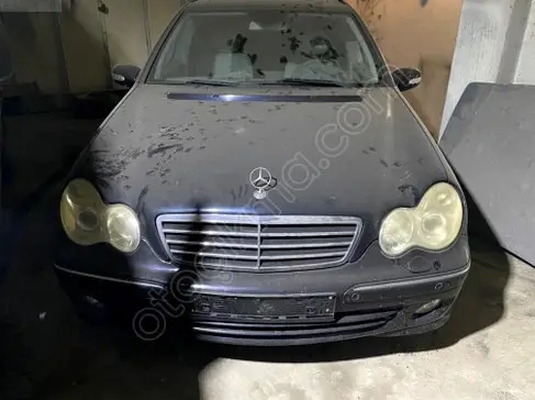 Mercedes-Benz C Serisi Sol Ön Çamurluk çıkma parça