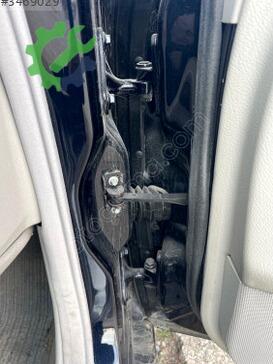 Mercedes-Benz C Serisi Kapı Menteşesi çıkma parça