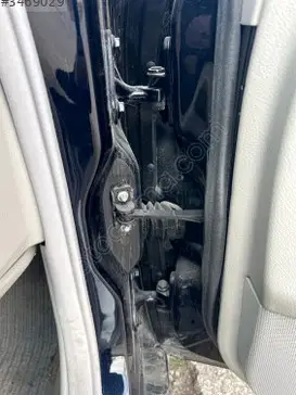 Mercedes-Benz C Serisi Kapı Menteşesi çıkma parça
