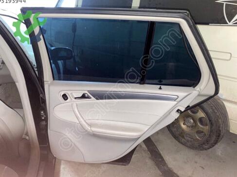 Mercedes-Benz C Serisi Sağ Ön Kapı Kilidi çıkma parça