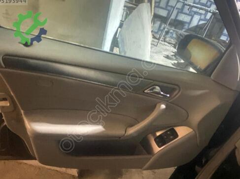 Mercedes-Benz C Serisi Sağ Ön Kapı Kilidi çıkma parça