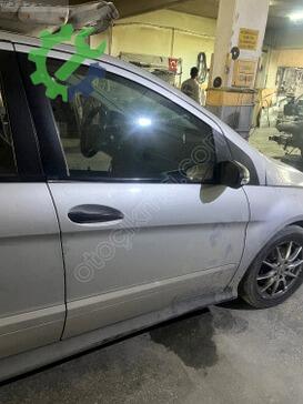 Mercedes-Benz B Serisi Sağ Ön Çamurluk çıkma parça