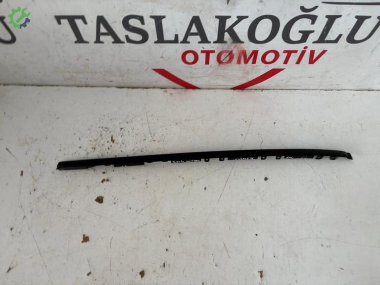 Toyota Land Cruiser Ön Cam çıkma parça