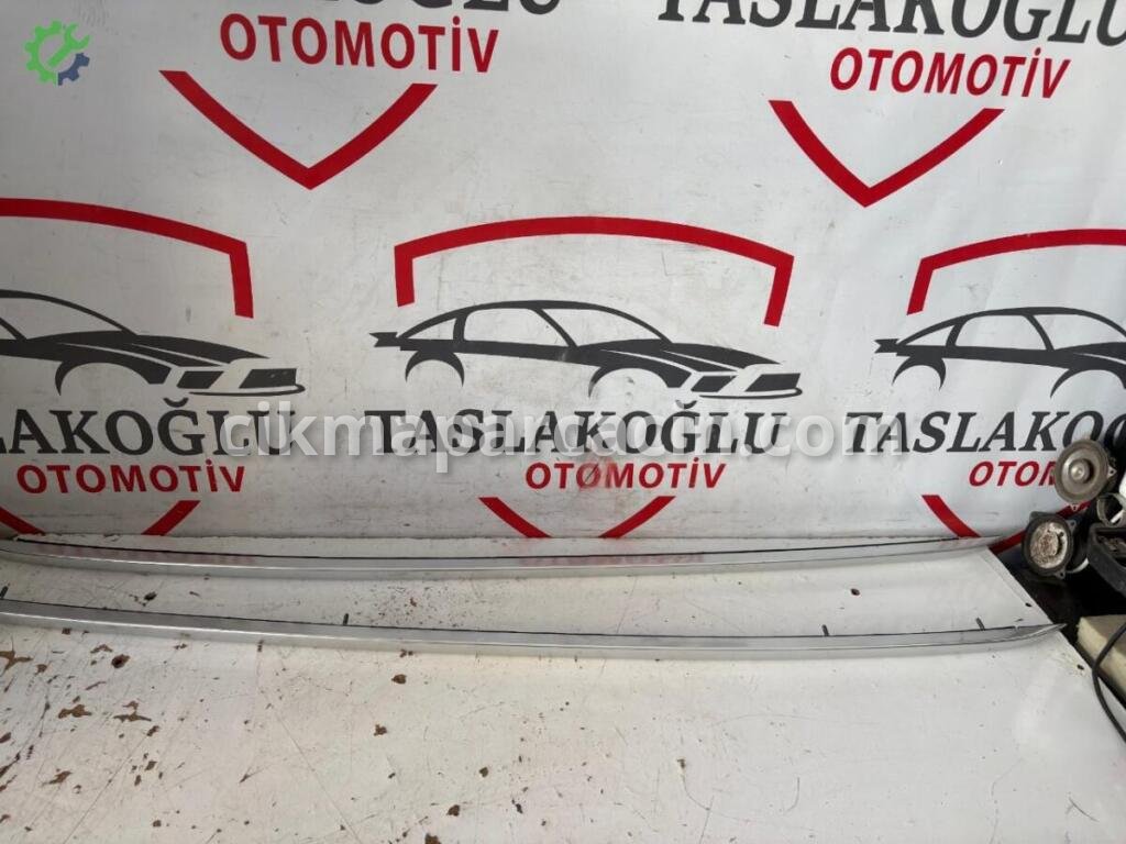 Skoda 135 Tavan Çıtası 5LJ860033-5LJ860034 çıkma parça