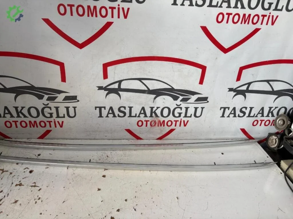 Skoda 135 Tavan 5LJ860033-5LJ860034 çıkma parça