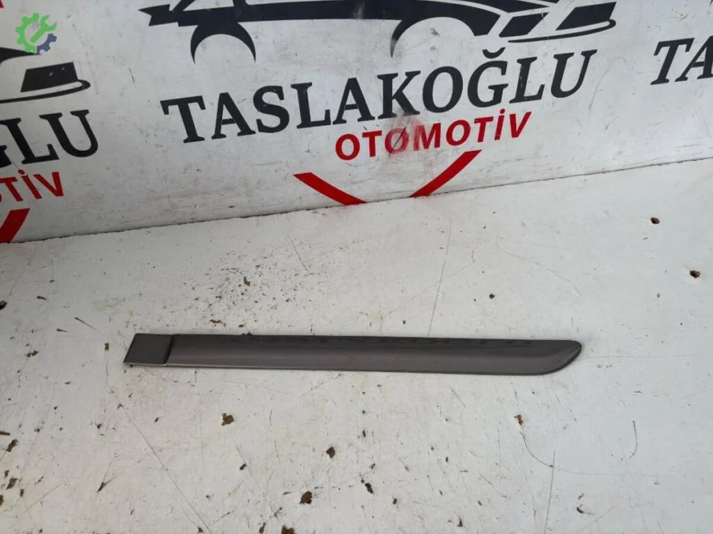 Toyota Auris Kapı Bandı & Çıtası çıkma parça