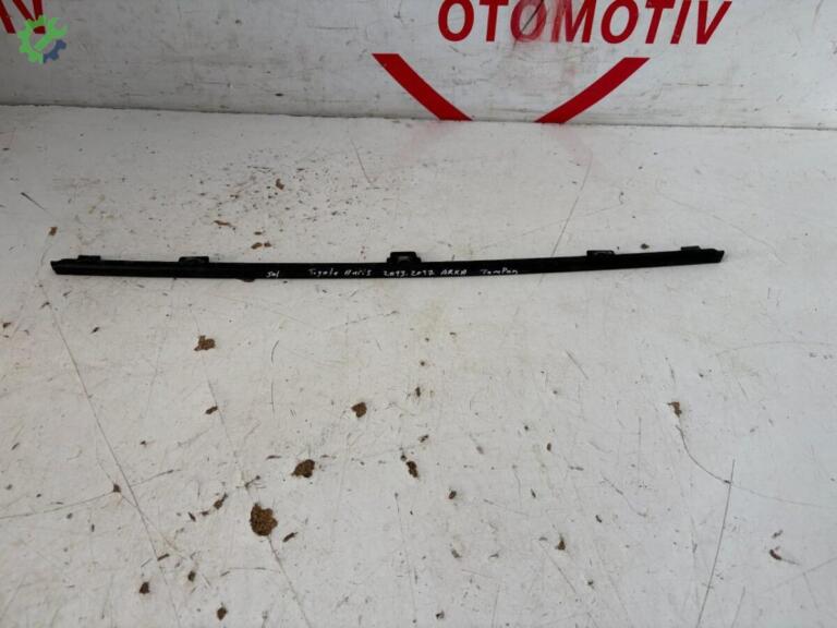 Toyota Auris Tampon Çıtası çıkma parça