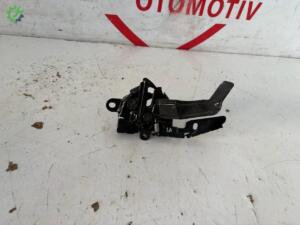 TOYOTA COROLLA ÖN KAPUT KİLİDİ