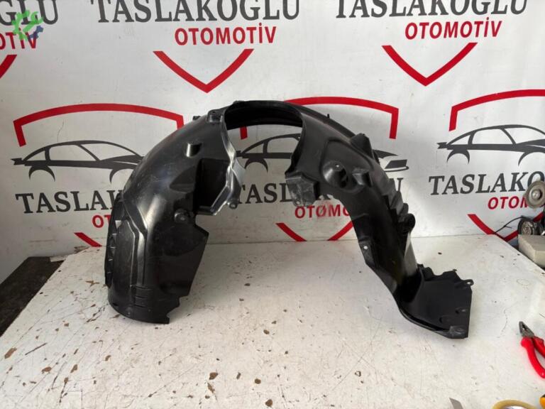 BMW 1 Serisi Davlumbaz çıkma parça