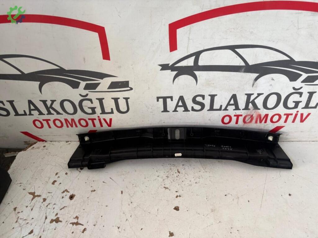 Toyota Auris Eşik Bakaliti 6471602130 çıkma parça