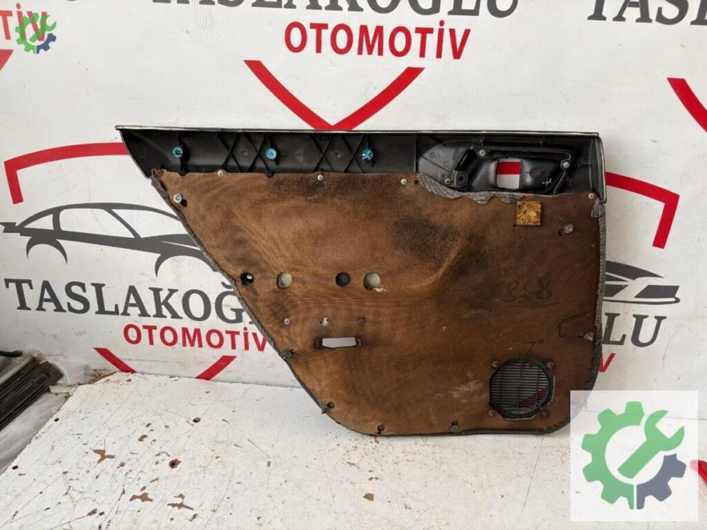 Toyota Corona Sağ Arka Kapı çıkma parça