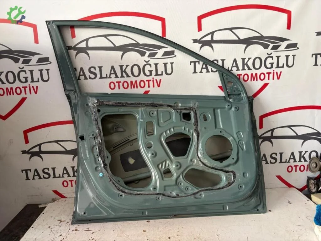 Hyundai Bayon Sol Ön Kapı çıkma parça
