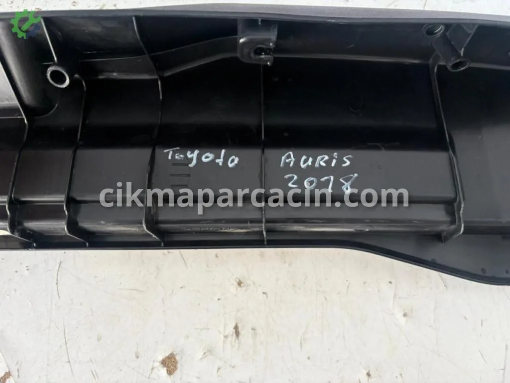 Toyota Auris Eşik Bakaliti 6471602130 çıkma parça