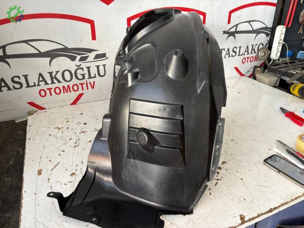 BMW 1 Serisi Davlumbaz çıkma parça